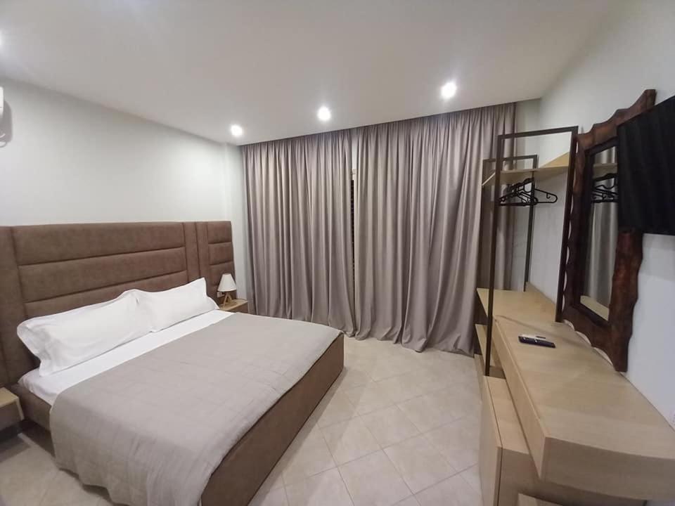Hotel Relax Dhermi Ngoại thất bức ảnh
