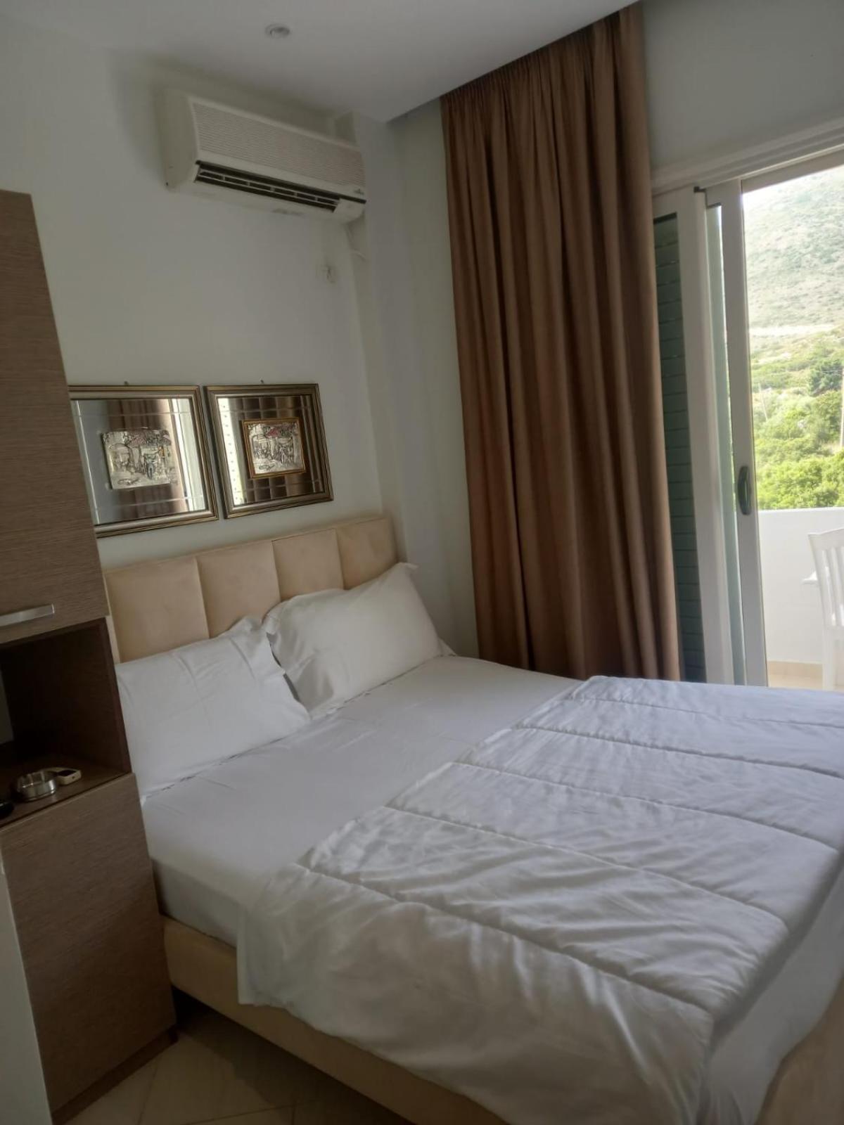 Hotel Relax Dhermi Ngoại thất bức ảnh