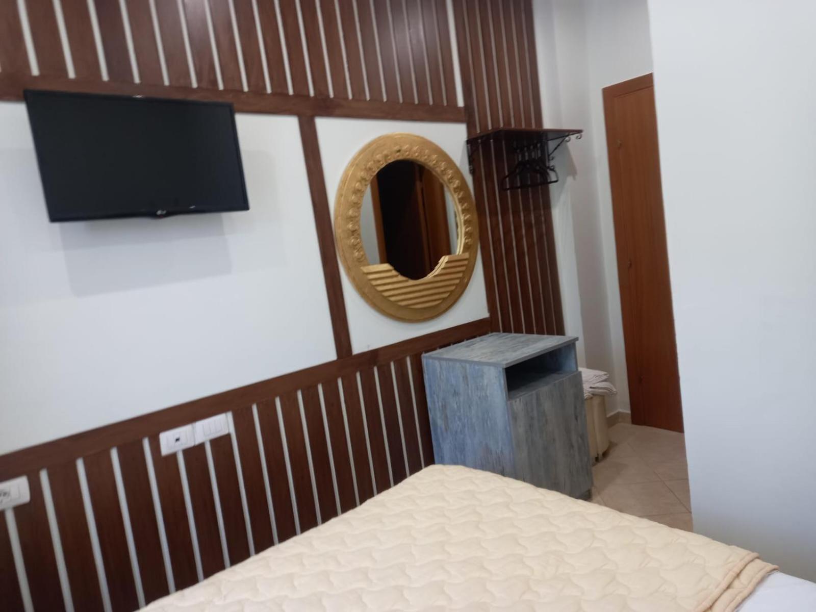 Hotel Relax Dhermi Ngoại thất bức ảnh