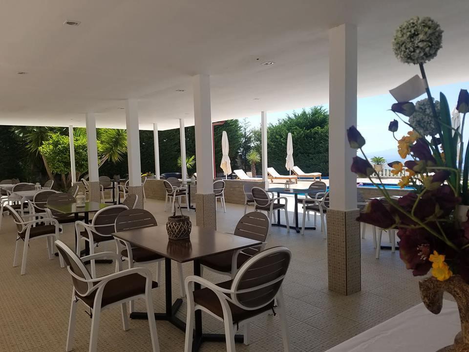 Hotel Relax Dhermi Ngoại thất bức ảnh